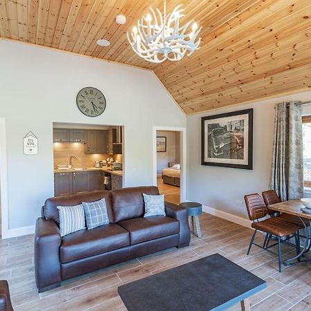 Osprey Lodge 1 With Hot Tub ニュートン・スチュワート エクステリア 写真