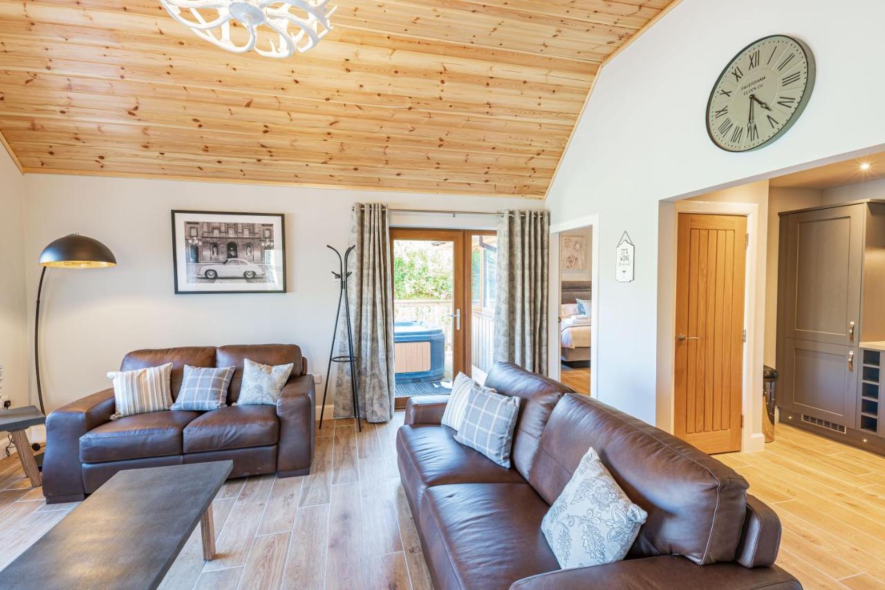 Osprey Lodge 1 With Hot Tub ニュートン・スチュワート エクステリア 写真