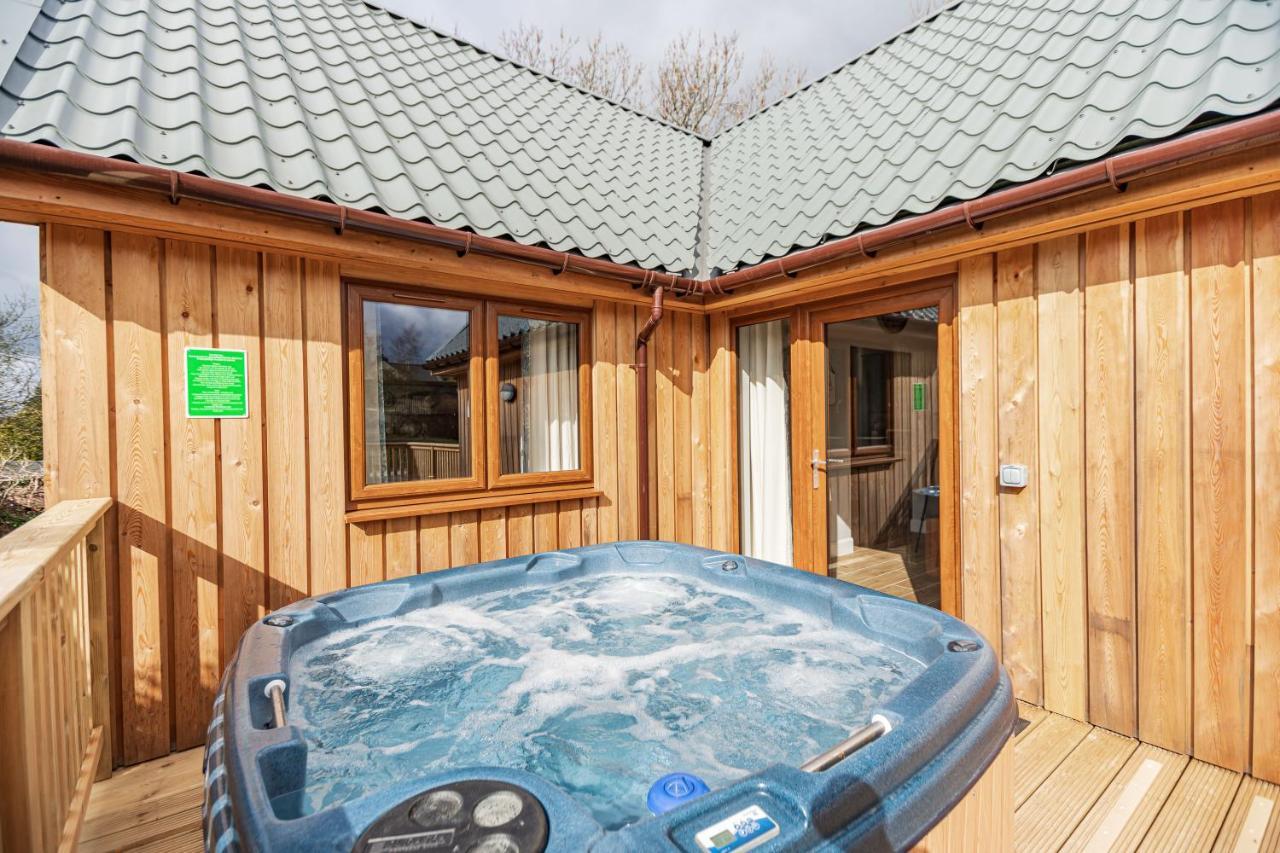 Osprey Lodge 1 With Hot Tub ニュートン・スチュワート エクステリア 写真