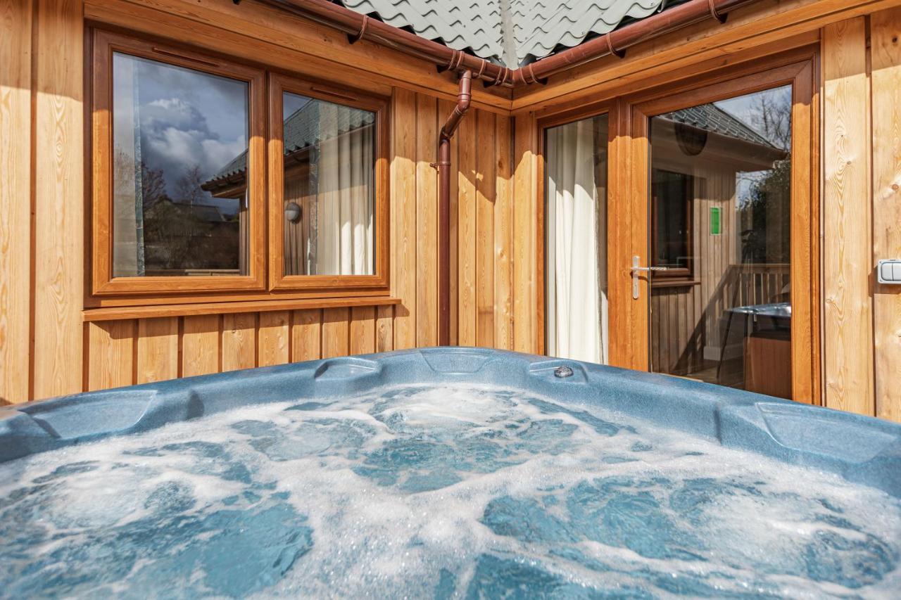 Osprey Lodge 1 With Hot Tub ニュートン・スチュワート エクステリア 写真